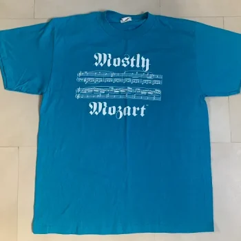 90s Mostly Mozart(モストリー・モーツァルト フェスティバル) ターコイズブルー ホワイト ヴィンテージ Tシャツ 古着 XLサイズ  【オランダから直送】 | Blue Swallow Vintage (EU)