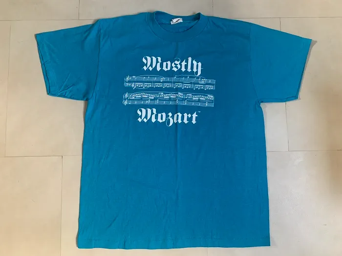90s Mostly Mozart(モストリー・モーツァルト フェスティバル) ターコイズブルー ホワイト ヴィンテージ Tシャツ 古着 XLサイズ 【オランダから直送】