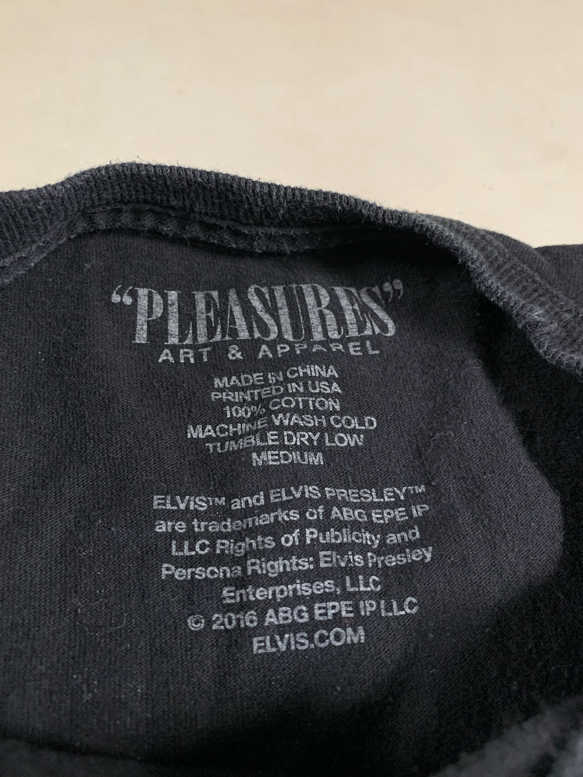 00s エルビスプレスリー PLEASURES Art ＆ Apparel Tシャツ メンズ 黒 ブラック 古着 コットン Mサイズ 【オランダから直送】