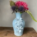 青い薔薇の陶器製フラワーベース