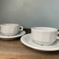 白い陶器のヴィンテージコーヒーカップ