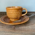 イタリアのキャラメル色した陶器コーヒーカップ
