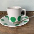 ドイツのババリアの陶器グリーンドットコーヒーカップ