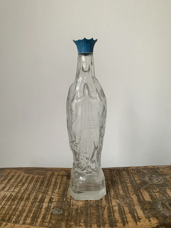 -SOLDOUT-ベルギー 60s 聖母マリア ルルドの聖母 ヴィンテージ ガラス 聖水瓶 ブルーの蓋【オランダから直送】