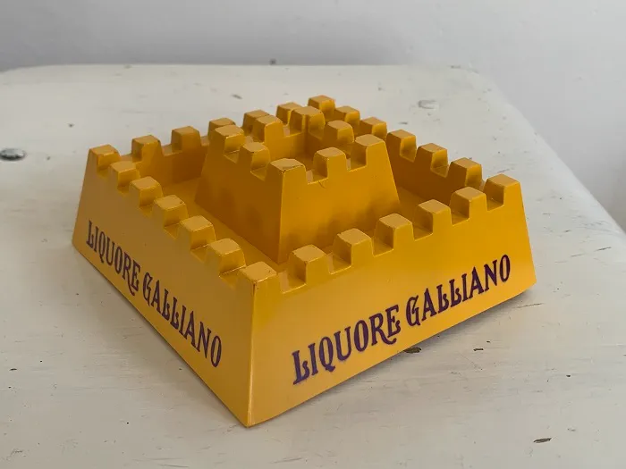イタリア製 70s Liquore Galliano ガリアーノ プラスチック製 黄色 イエロー ヴィンテージ 灰皿【オランダから直送】