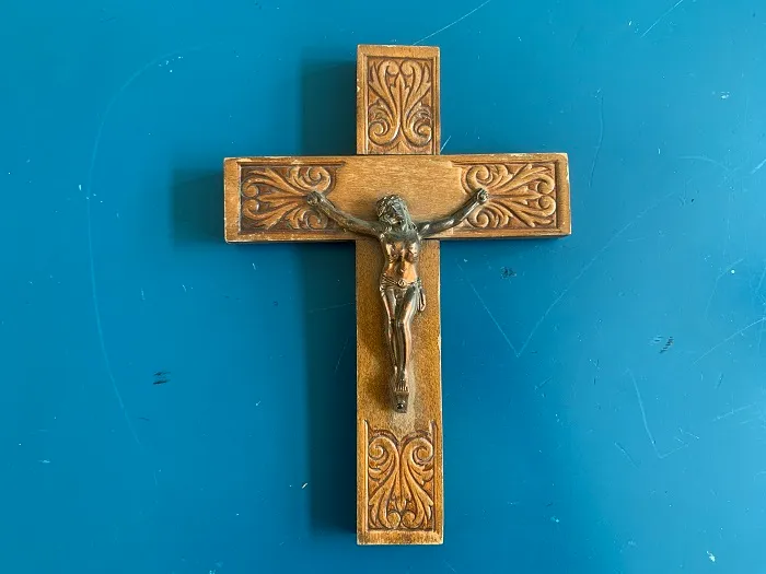 ベルギー 50s イエスキリスト クロス 木製 十字架 手彫り ブロンズ アンティーク 壁掛け オブジェ 【オランダから直送】