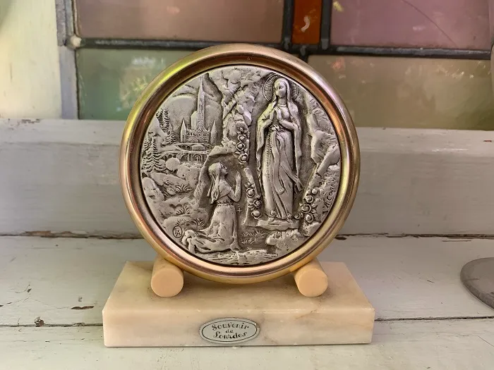 聖母マリア ルルドの泉 メダル オブジェ 置物 アラバスター アンティーク
