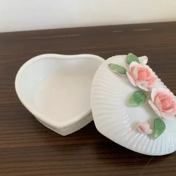 フランス PORCELAIN ARTピルケースC 薔薇柄バック型