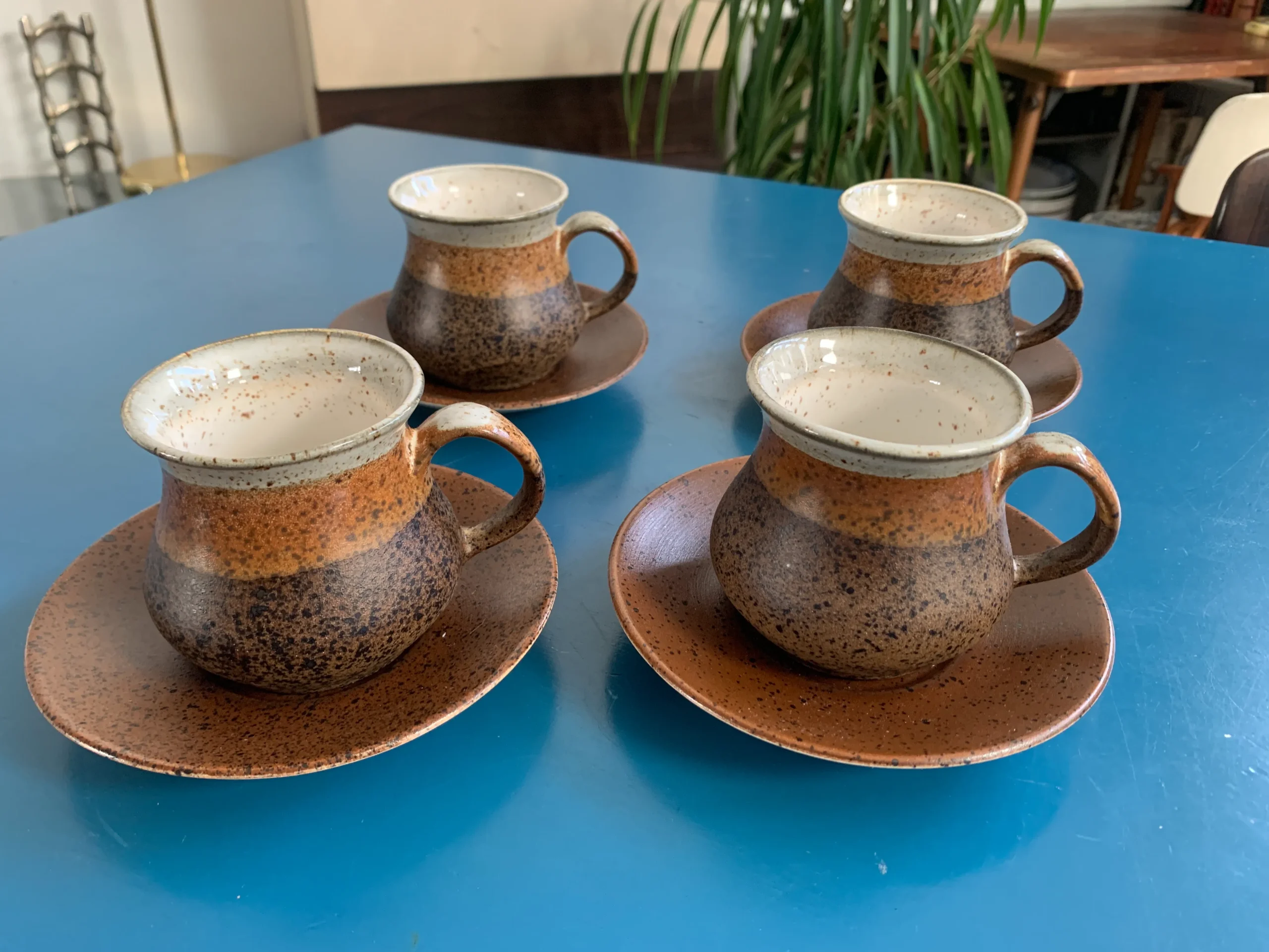 イギリス製  Iden Pottery コーヒーカップ・ティー＆ソーサー 焦げ茶 陶器 ヴィンテージ 2点セット