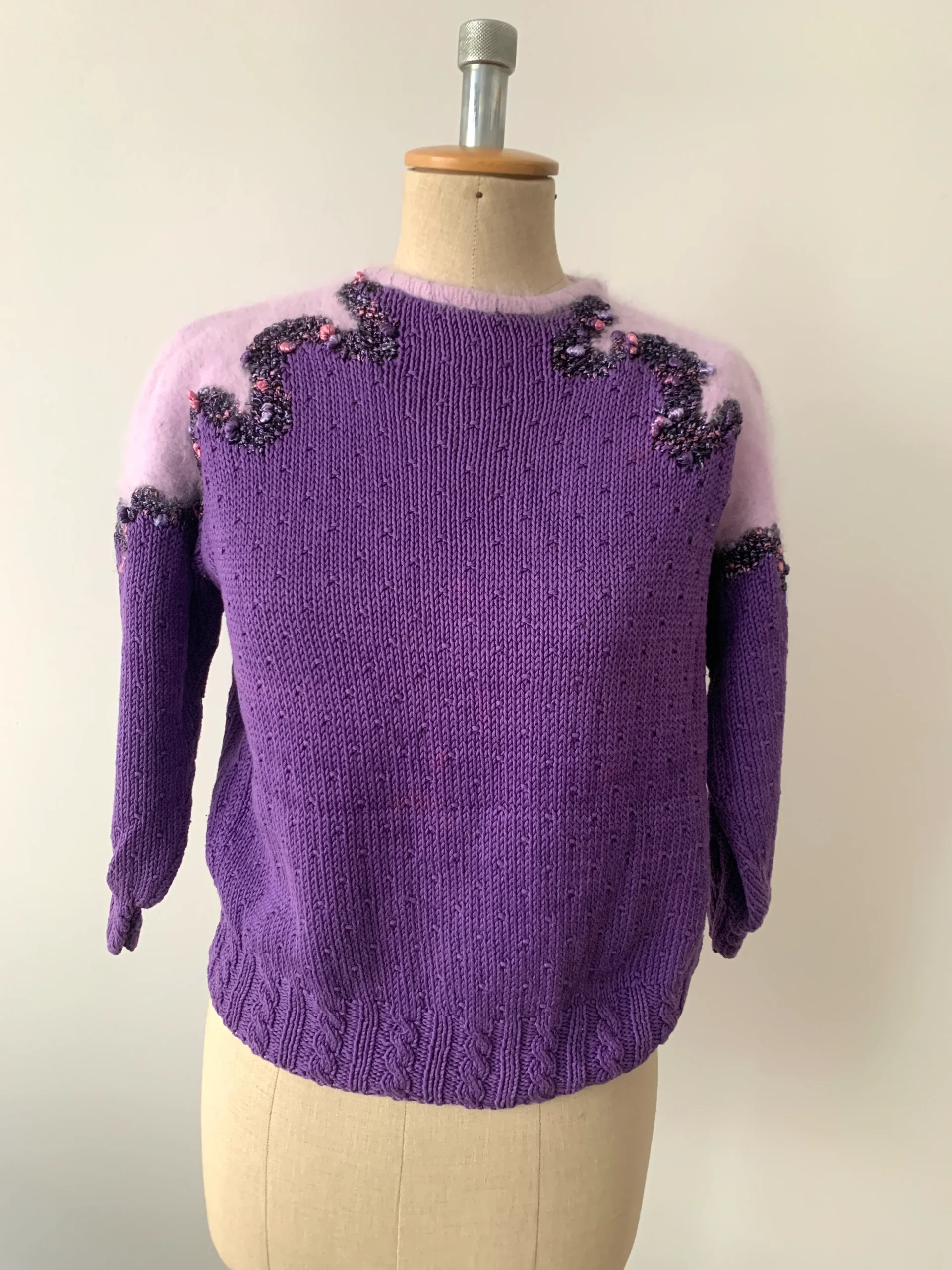 ヨーロッパ古着 80s セーター 刺繍 パープル 紫 ピンク ニット ヴィンテージ レディース