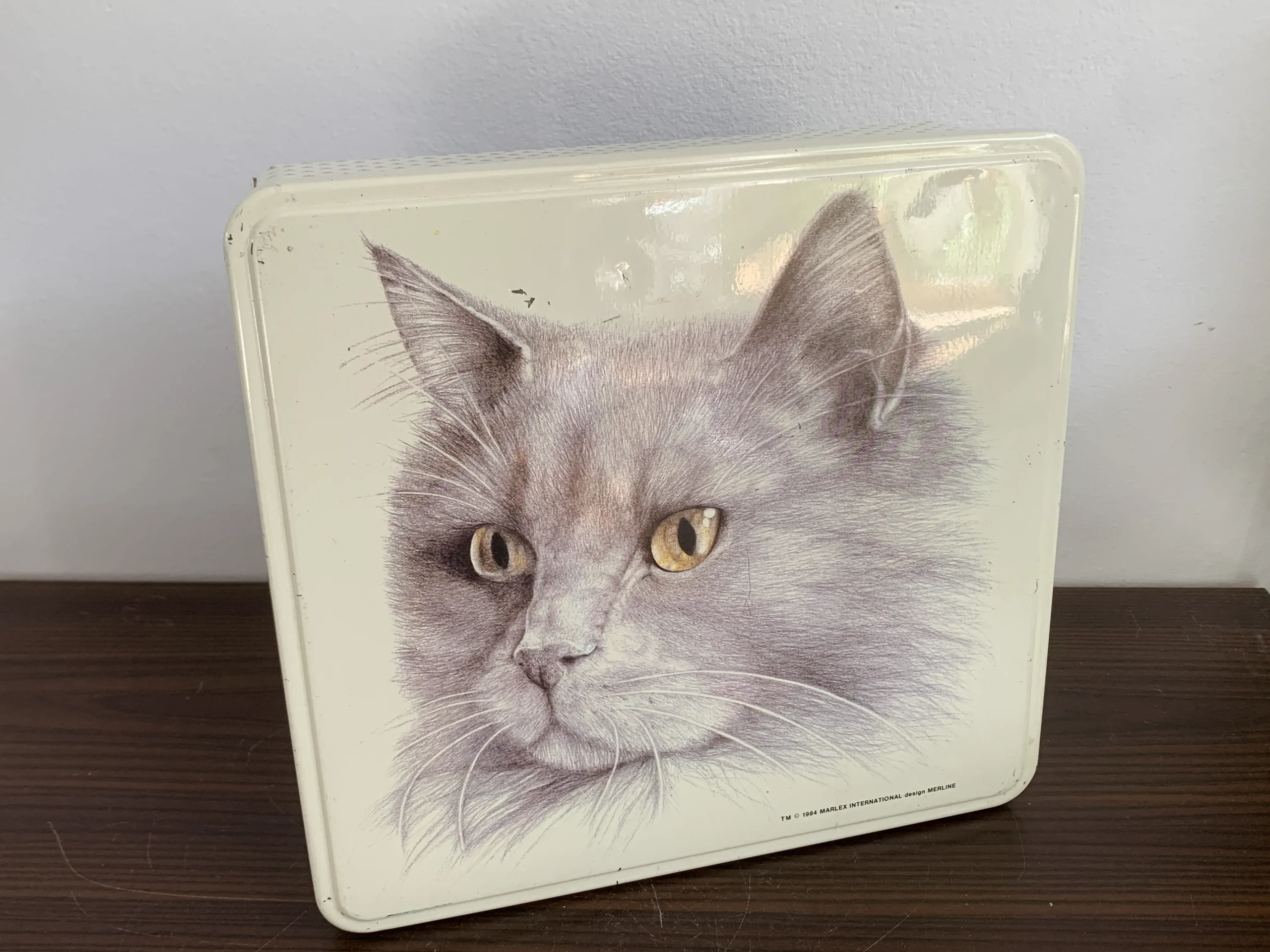 フランス 1984年 Massilly 白い猫 四角形 ヴィンテージ缶