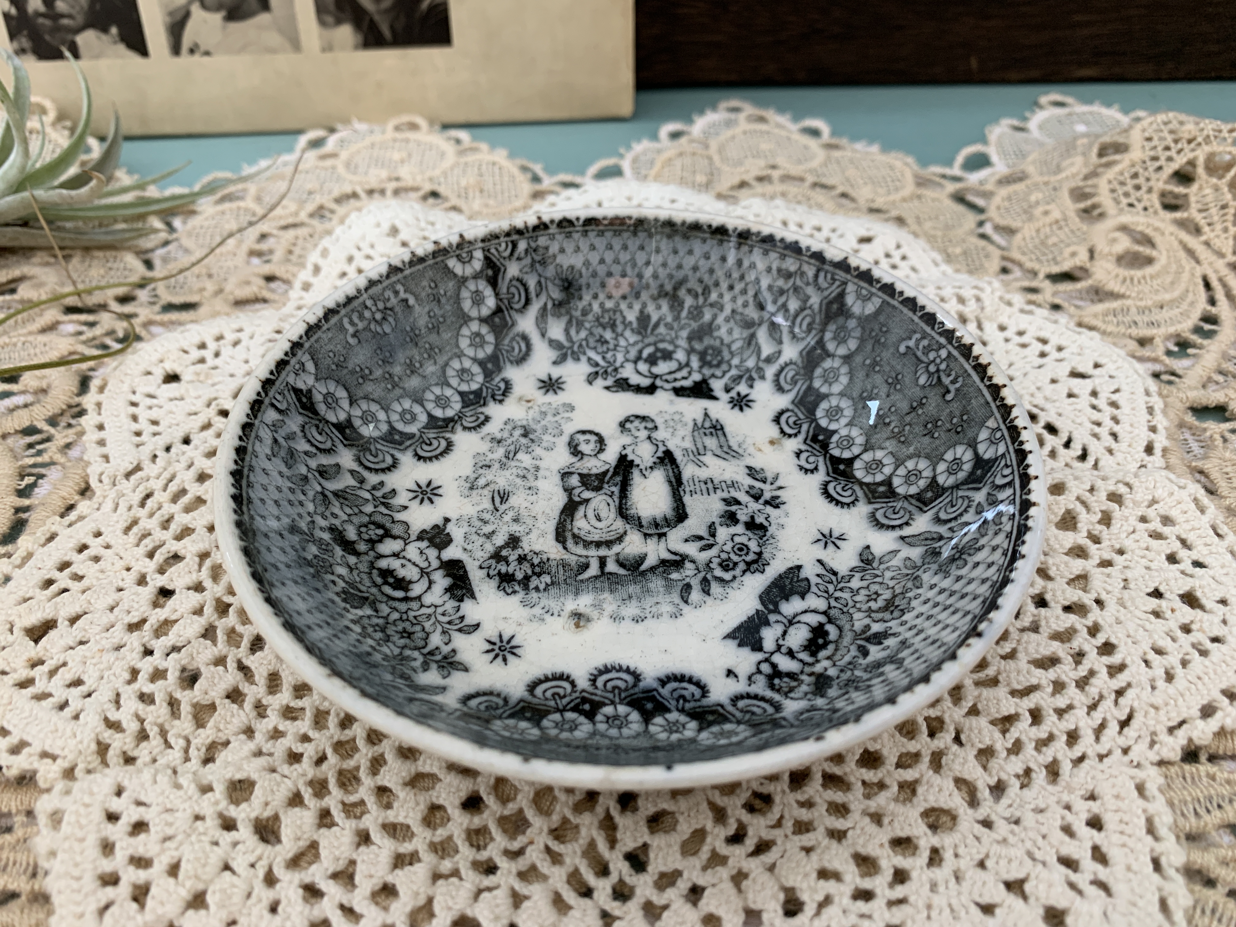 ベルギー 1900年前後 Boch Freres(ボッホ フレール) 小皿・豆皿 少年少女 陶器 アンティーク