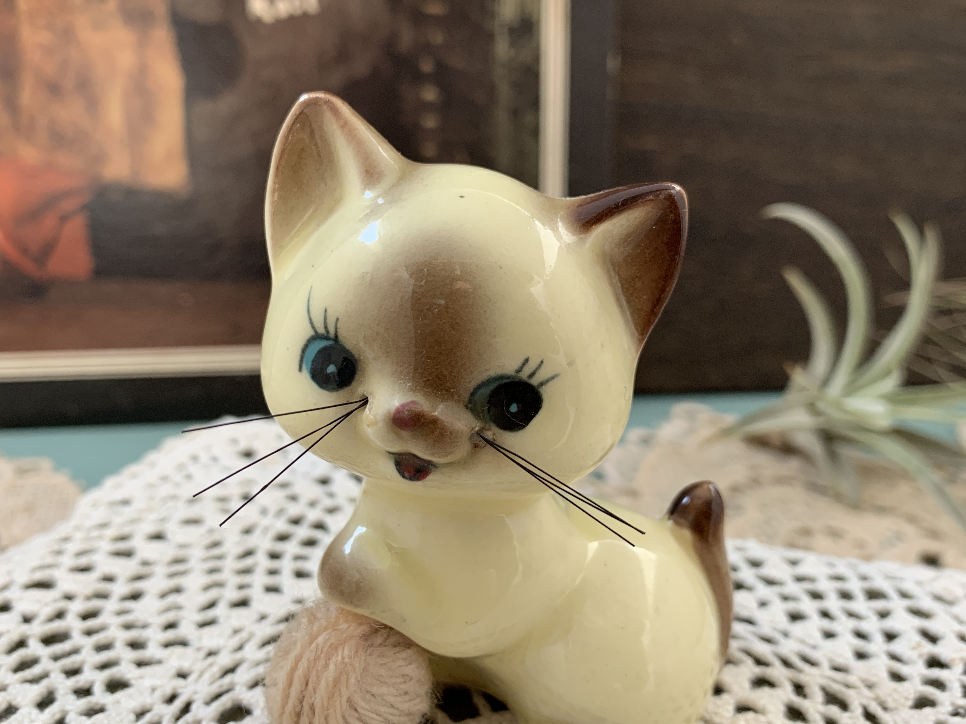ヴィンテージ　陶器の猫の置物