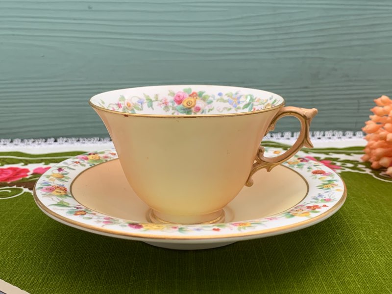 【30%OFF】イギリス 1908年 ROYAL WORCESTER(ロイヤルウースター) 花柄 ベージュ アンティーク・ヴィンテージ 陶器  コーヒー・ティーカップ&ソーサー