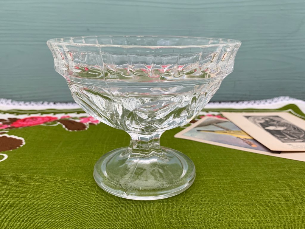 【10%OFF】ベルギー 60s プレスガラス 大きな デザート・シャーベットグラス ヴィンテージ