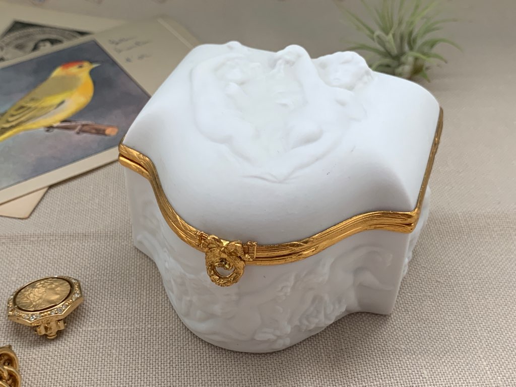 -SOLDOUT-フランス Coquet Limoges リモージュ 白いビスク磁器 天使 ヴィンテージ ジュエリーボックス 小物入れ