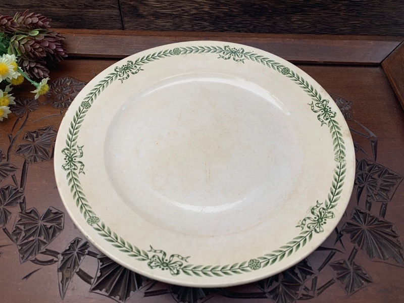 -SOLDOUT-フランス 20s St.AMAND(サンアマン) ミントグリーン リボン リーフ 陶器 アンティーク 皿