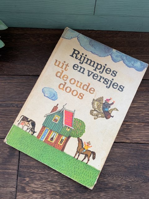 オランダ 1971年 Rijmpjes en versjes ヴィンテージ絵本 古書 全143ページ オランダ語