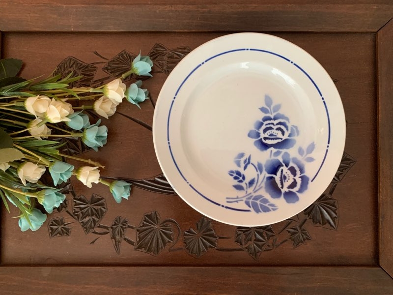 -SOLD OUT-フランス 30s St.AMAND(サンタマン) ステンシル 青い薔薇柄 陶器 アンティーク 皿
