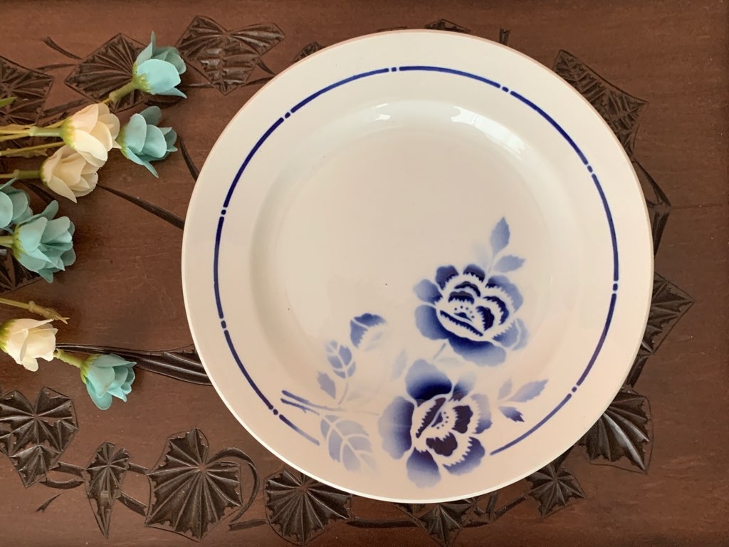 -SOLD OUT-フランス 30s St.AMAND(サンアマン) ステンシル 青い薔薇柄 陶器 アンティーク 皿