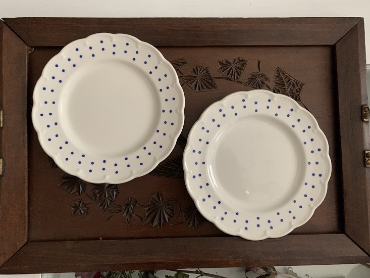 -SOLDOUT-ベルギー 50s ボッホ フレール(Boch Freres) 青いドット 白い花リム 陶器 ヴィンテージ/アンティーク皿・プレート