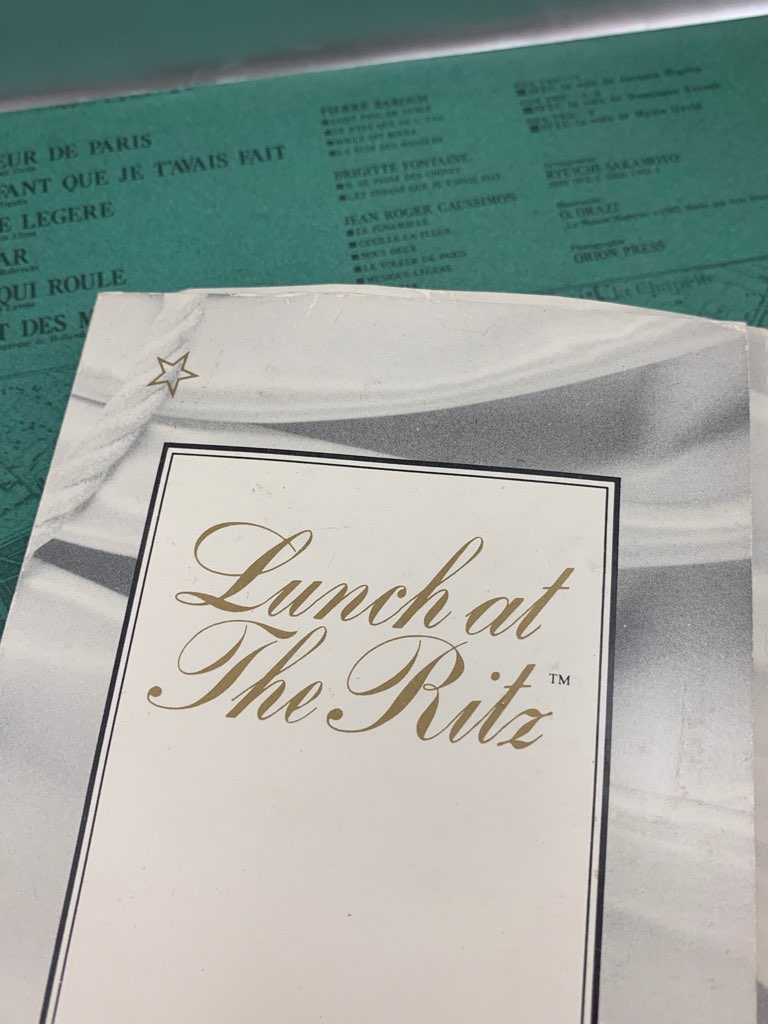 -SOLDOUT-アメリカ 90s 1993年 Lunch At The Ritz フクロウ エナメル ヴィンテージイヤリング 大ぶり ゆらゆら コスチュームジュエリー