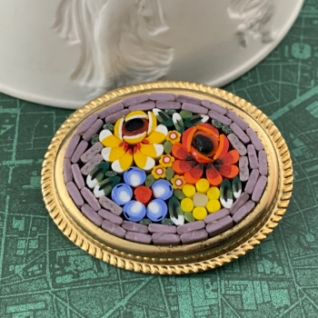 ITALY製 マイクロモザイクブローチ 空色にピンクの花 ヴィンテージと他2点 ITALY製 マイクロモザイクブローチ 空色にピンクの花