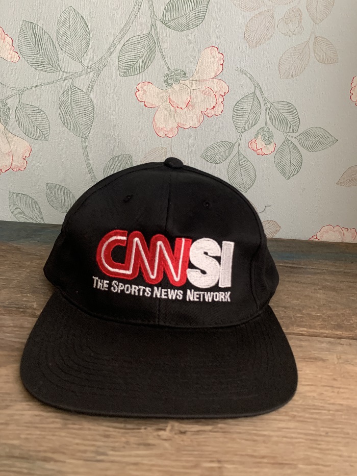 -SOLDOUT-アメリカ 90s CNN SI Sports Illustrated 刺繍 ホワイト レッド 黒 ベースボールキャップ 帽子 ヴィンテージ