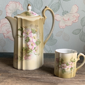 30%OFF】ベルギー 日本製 陶器 コーヒーポット ティーポット お花 里帰り アンティーク | Blue Swallow Vintage