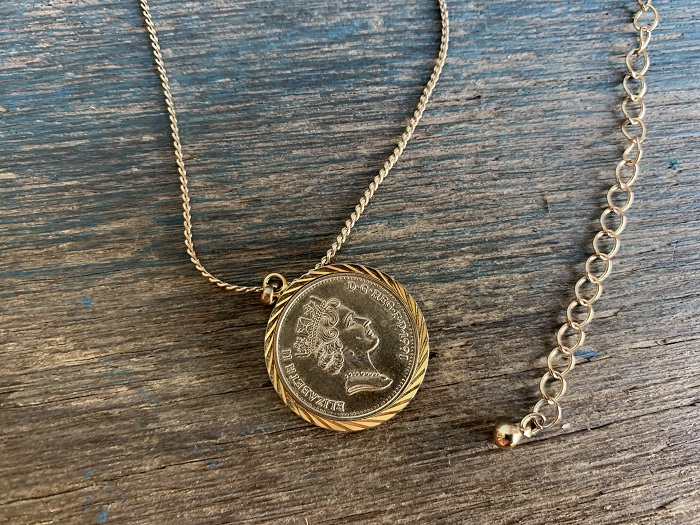 -SOLDOUT-イギリス ゴールドトーン ELIZABETH エリザベス二世 イギリス硬貨モチーフ ヴィンテージ ネックレス コスチュームジュエリー
