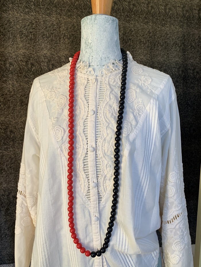 ドイツ 80s ヴィンテージ ロングネックレス レッド 赤 ブラックビーズ プラスチック 数珠 コスチュームジュエリー