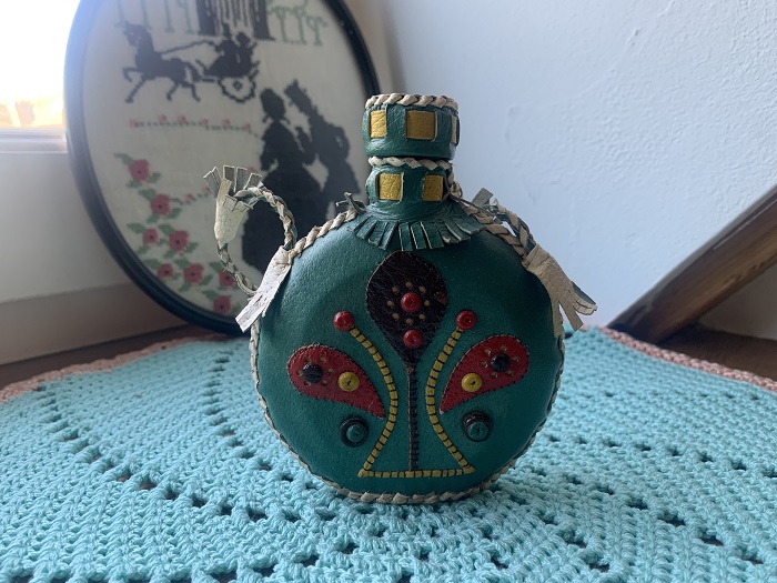 -SOLD OUT-ハンガリー 50s 革 レザー フラスコ 空き瓶 花瓶 エメラルドグリーン お花 ヴィンテージ・アンティーク | Blue Swallow Vintage