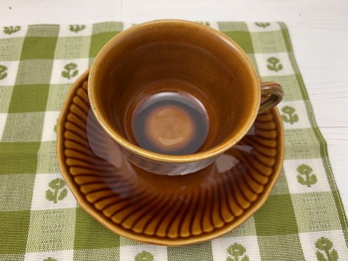 -SOLDOUT-ベルギー 70s Boch(ボッホ) 飴色 レリーフ 陶器 ヴィンテージ コーヒーカップ