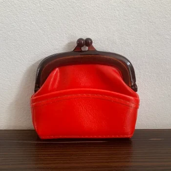オランダ 70s がま口の財布・小銭入れ ヴィンテージ 赤 フェイクレザー