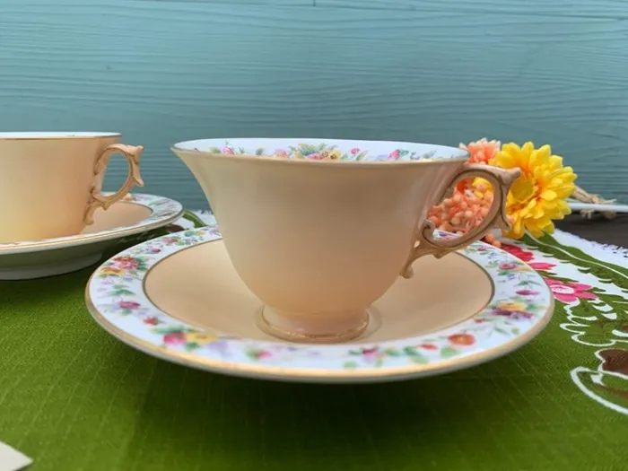 【30%OFF】イギリス ロイヤルウースター 花柄 ベージュ アンティーク 陶器 コーヒーカップ&ソーサー