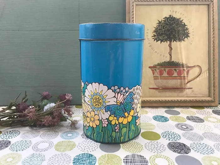 【30%OFF】イギリス 70s Daisy by Ivan ripley ティン缶 蝶々 フラワー 青 ヴィンテージ