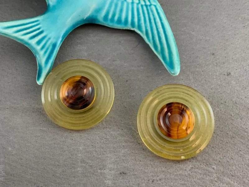 ドイツ 80s イヤリング ラウンド 特大 アンバー プラスチック ヴィンテージ