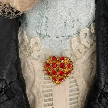 ドイツ 80s ブローチ ハート イエロー レッド ガラス ヴィンテージ