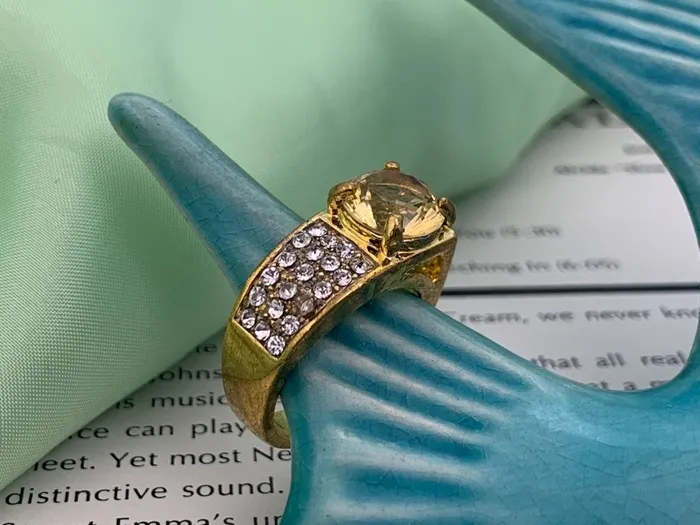 ベルギー 80s リング 指輪 イエローガラス ゴールド ヴィンテージ