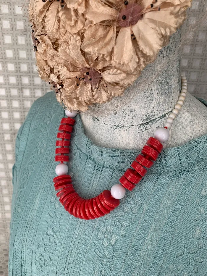 アメリカ 70s ネックレス 赤 白 プラスチック ヴィンテージ