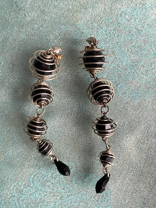 ドイツ 80s ロングピアス ブラックガラス ワイヤー 大ぶり ヴィンテージ